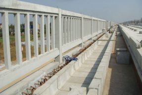 路基電纜槽模具的質(zhì)量提高對(duì)于國家交通建設(shè)尤為重要